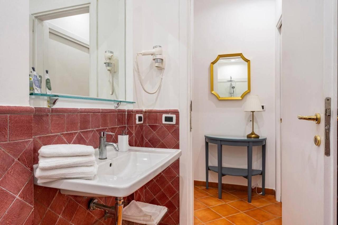 Fori Imperiali Luxe Mansion Hotel โรม ภายนอก รูปภาพ
